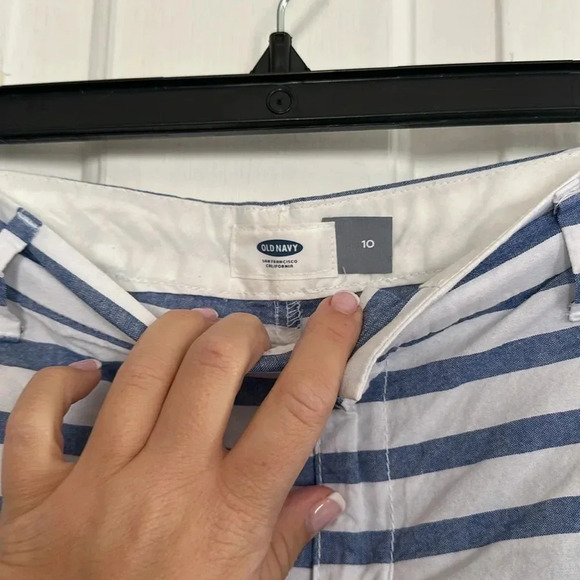 Old Navy Blue and White Striped Shorts Size 10 - Picture 2 of 2
